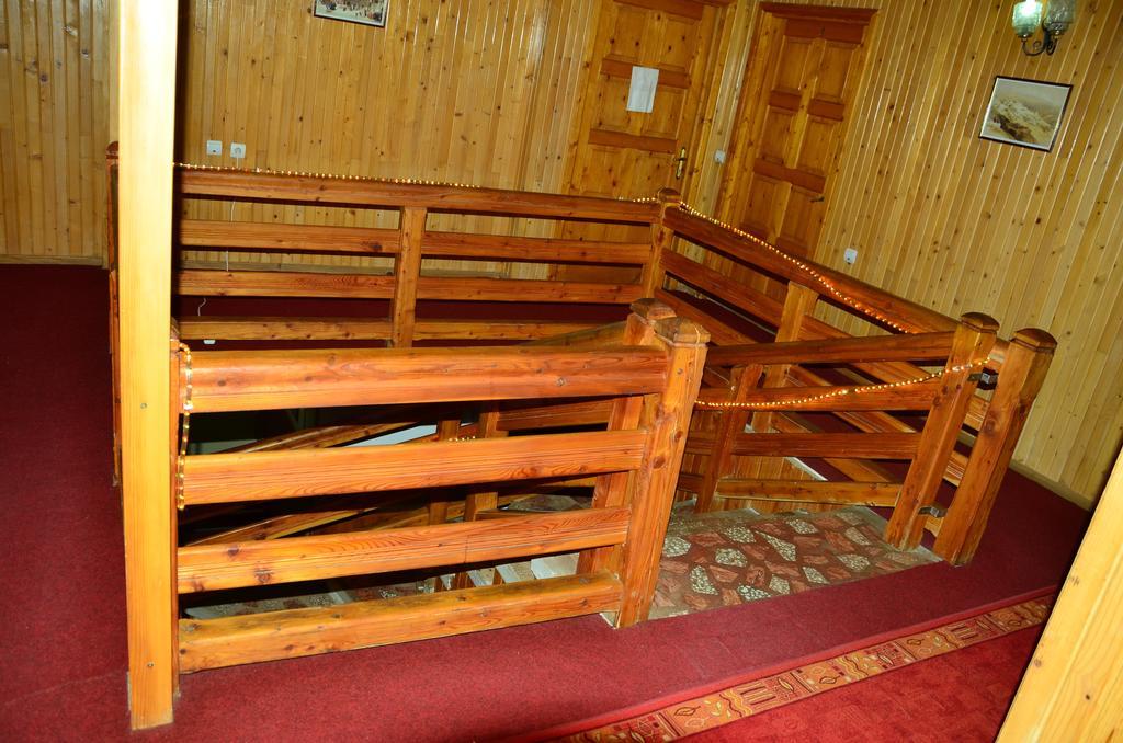 Pension Roni Buşteni Exterior foto