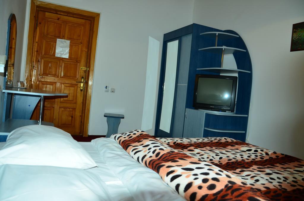 Pension Roni Buşteni Exterior foto