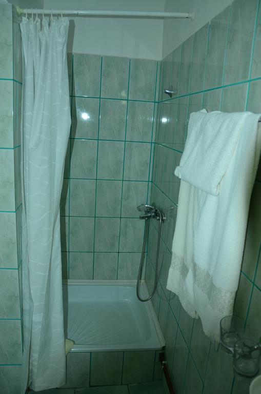 Pension Roni Buşteni Cameră foto