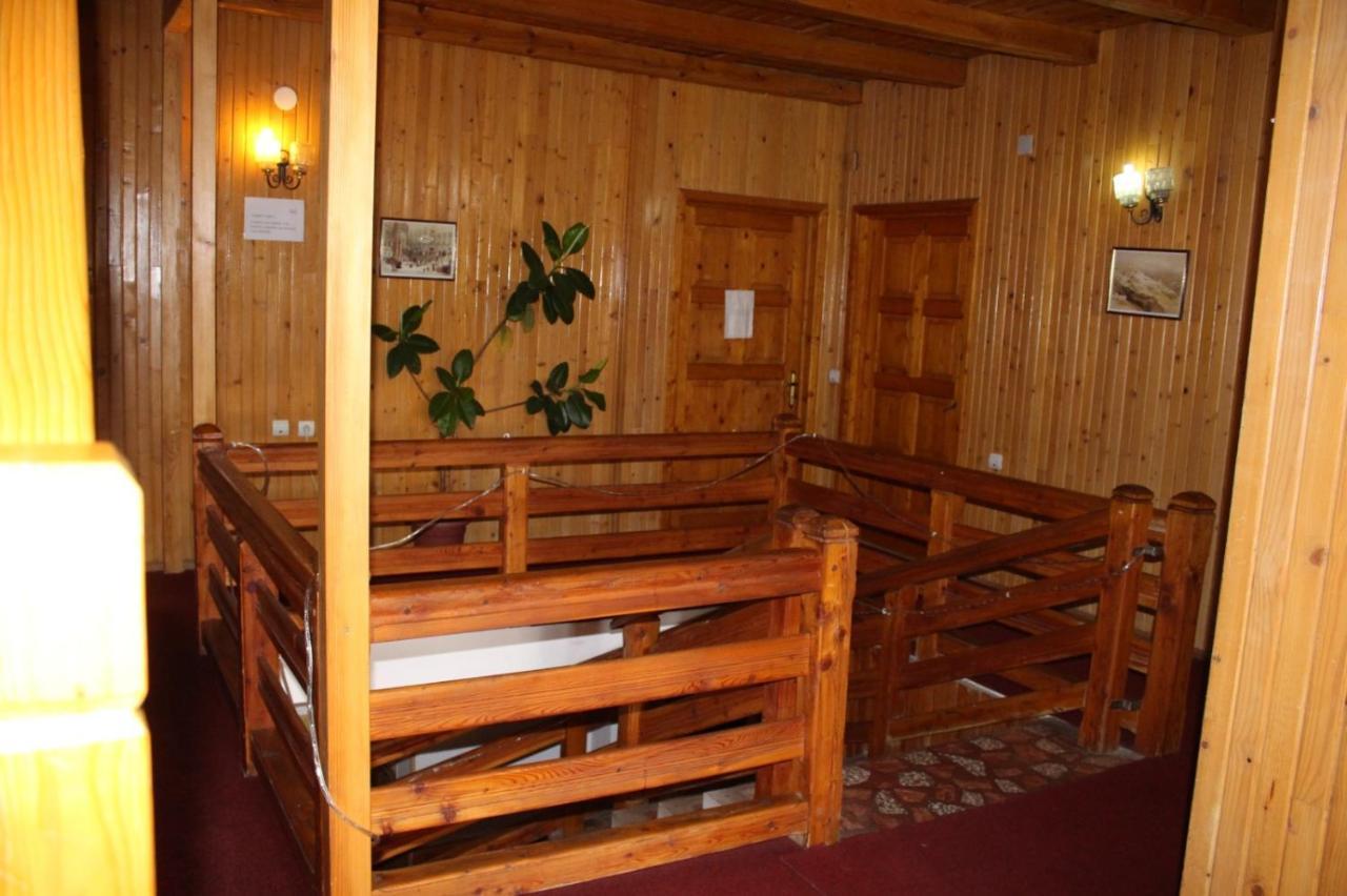 Pension Roni Buşteni Exterior foto